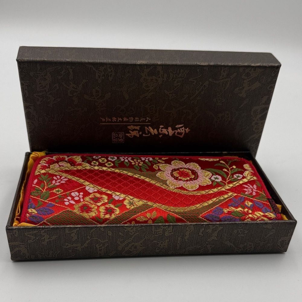 Vintage- Yun Brocade Floral Red Women's collector wallet